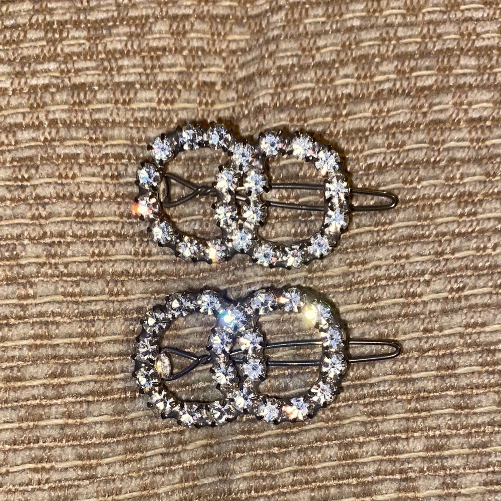 🩶🤍🩶NWOT Vintage Crystal Double-Ring Hair Clips - Clear Rhinestone Accent